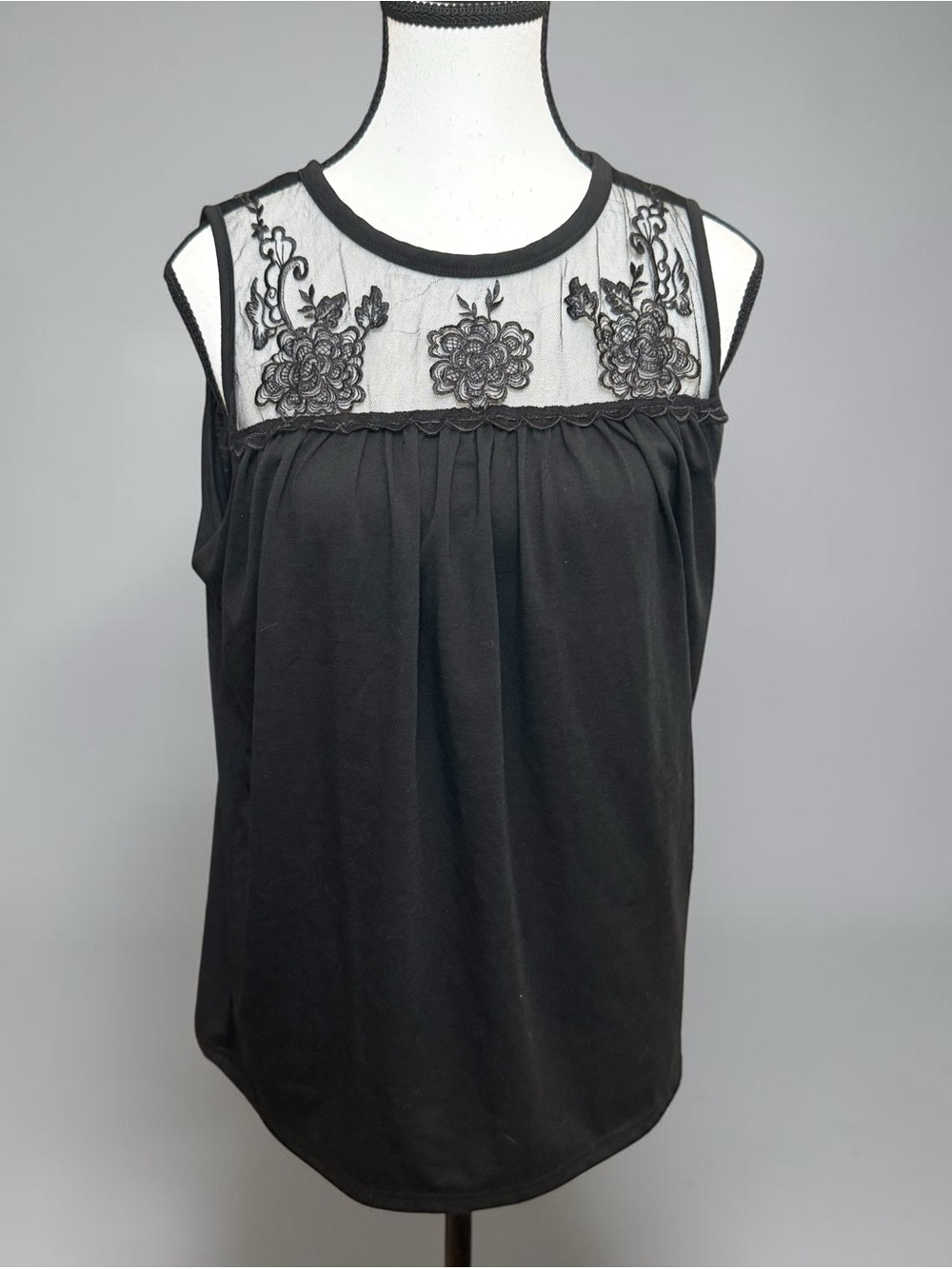 New With Tags Coeur De Vague Sleeveless Blouse size Medium